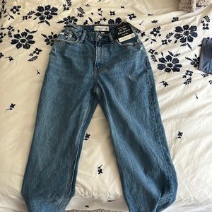 Abercrombie and Fitch The 90s relaxed jean High Rise curve love 23 size 000